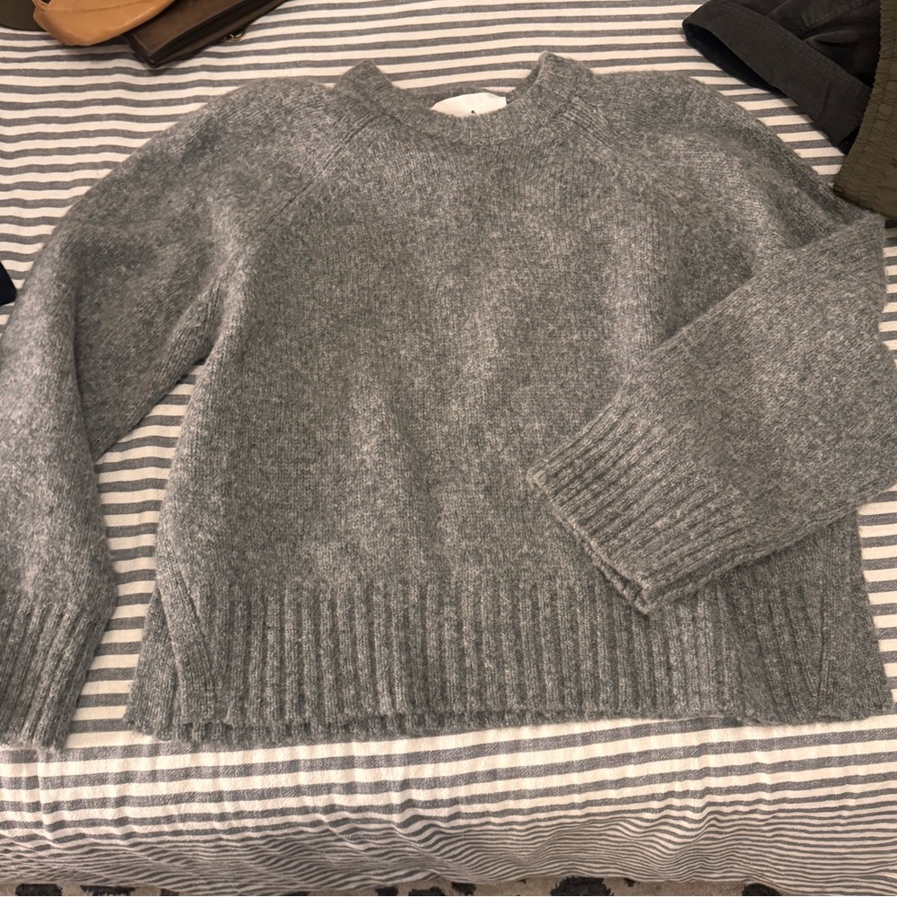 Softest AiaYu grey oversized sweater - Picture 4 of 4